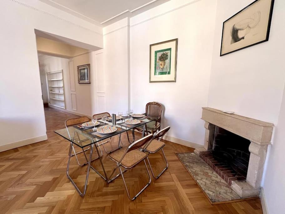The Terrace In Roma